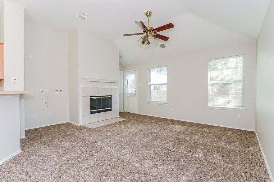 Building Photo - 5528 Spring Ridge Dr