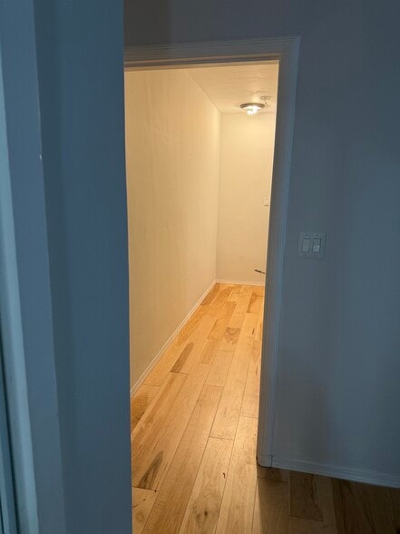 Building Photo - 1914 6th Ave