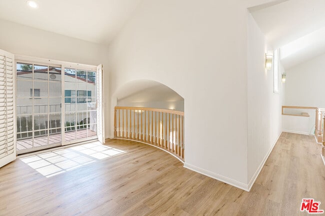 Building Photo - 158 S Anita Ave