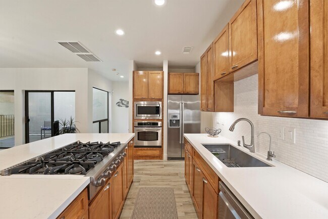 Building Photo - 1610 Hadley St