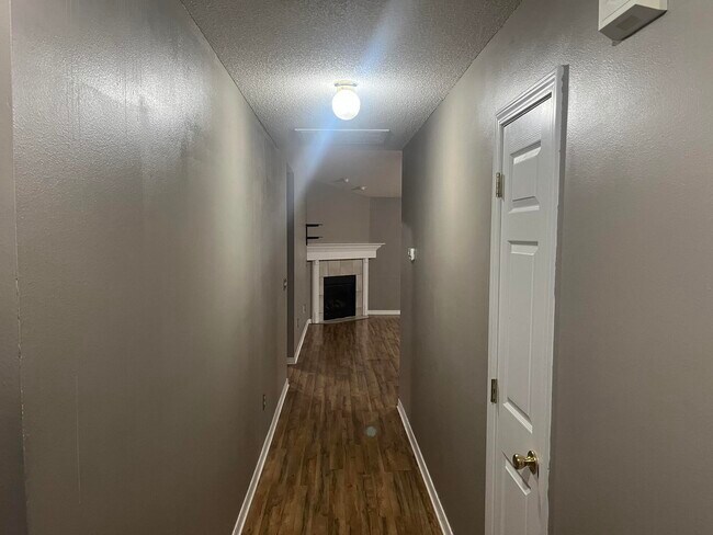 Building Photo - 108 Kyle Ln