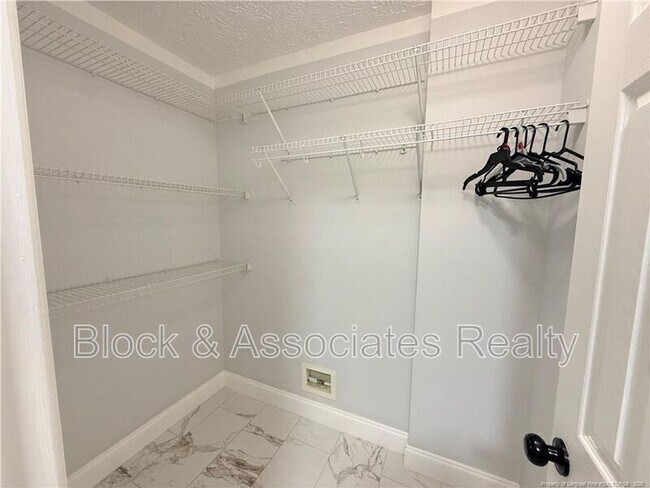 Building Photo - 392 Bubble Creek Ct