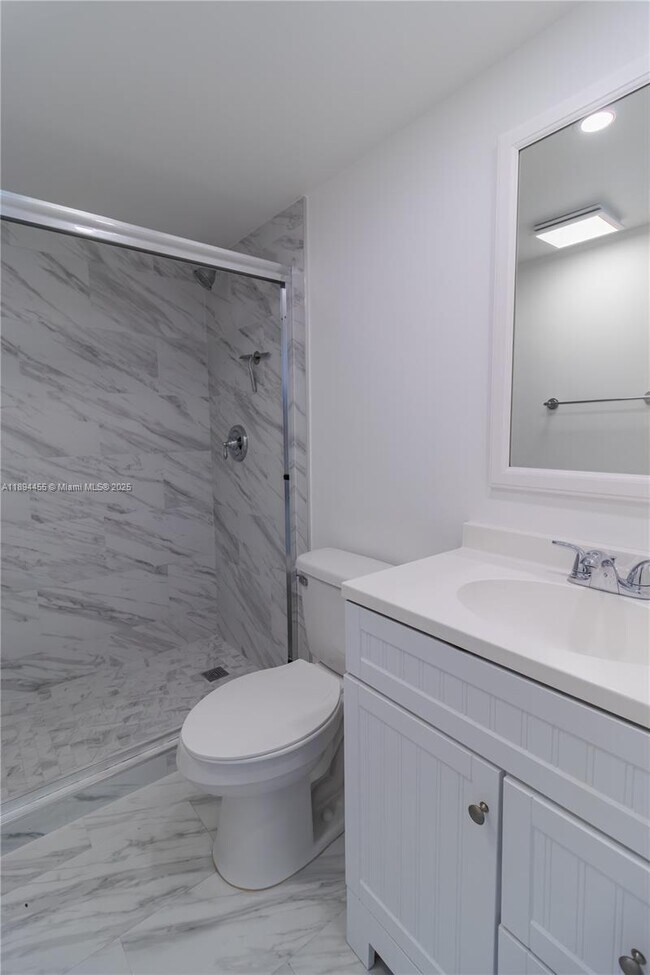 Building Photo - 14611 N Kendall Dr