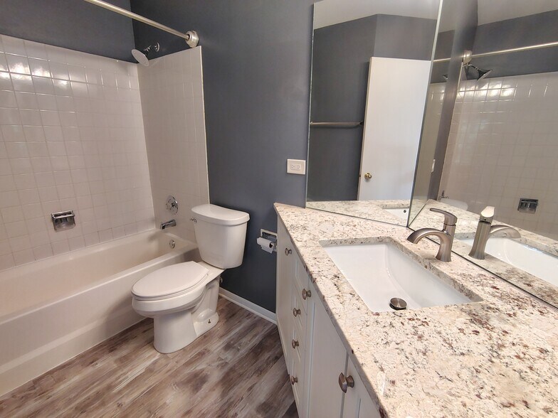 Building Photo - 667 Woodhaven Dr