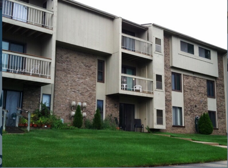 Building Photo - 30445 W 14 Mile Rd