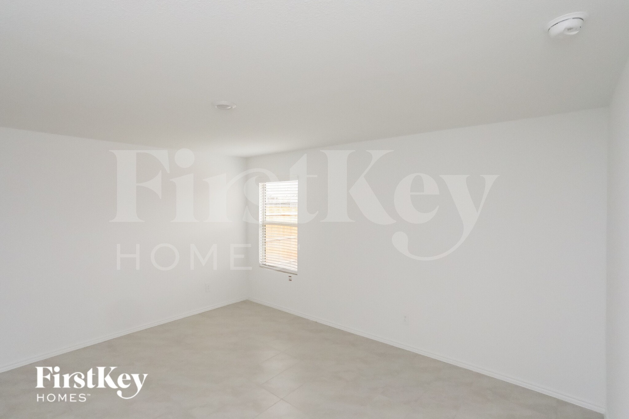 Building Photo - 1141 Crestview Dr