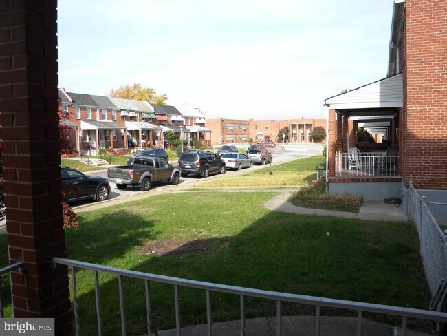 Building Photo - 325 Imla St