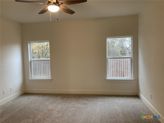 Building Photo - 1854 Royal Loop