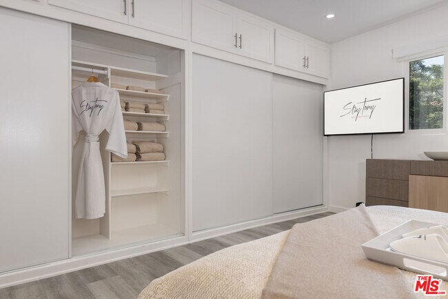 Building Photo - 8911 Cynthia St