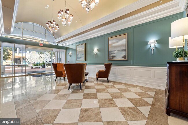 Building Photo - 1915 Towne Centre Blvd