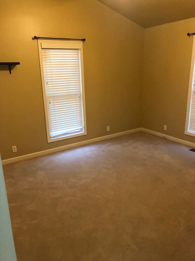 Building Photo - 415 Central Ave