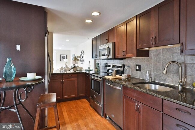 Building Photo - 630 N 17th St