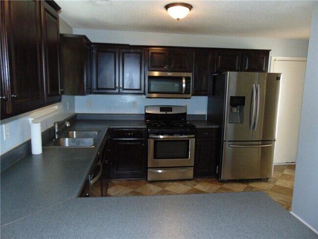 Building Photo - 611 Dove Ln