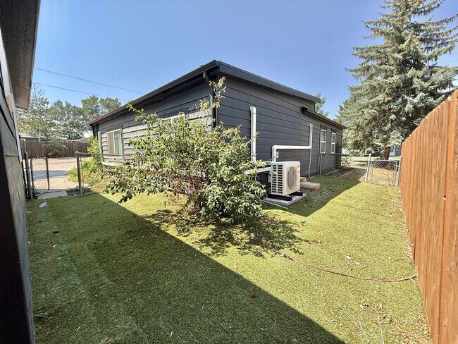 Building Photo - 2442 Mountain View Dr