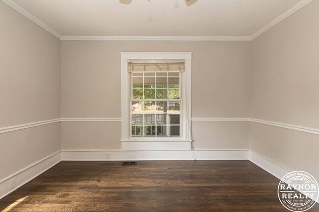 Building Photo - 223 S Main St