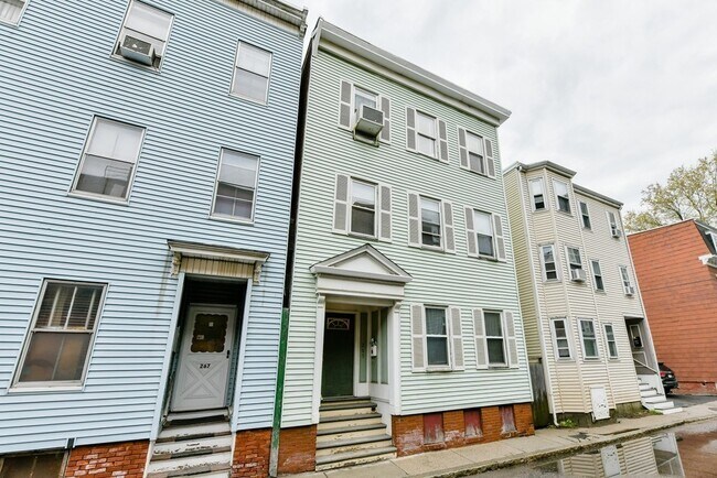 Building Photo - 265 Silver St