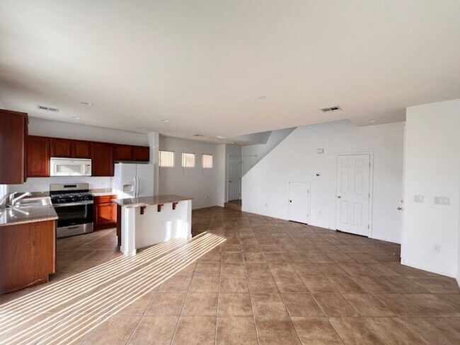 Building Photo - Gated Community - Southwest