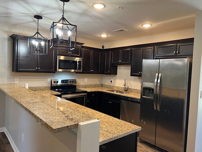 Building Photo - 3 Bedroom, 2 Bath, Condo at Tullamore Lakes in Sun Colony. Available now@