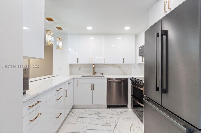 Building Photo - 1985 S Ocean Dr