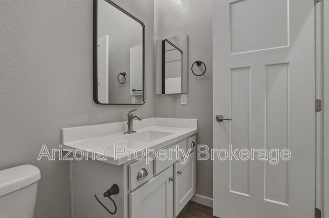 Building Photo - 2747 S Wildrose