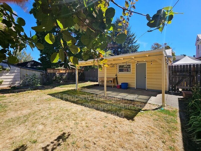 Building Photo - 7036 N Concord Ave