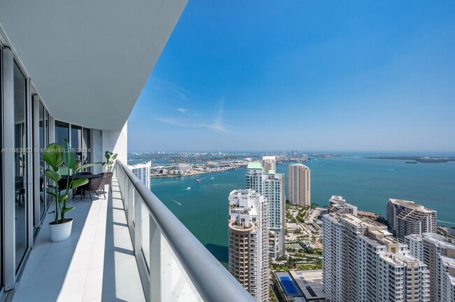 Building Photo - 465 Brickell Ave