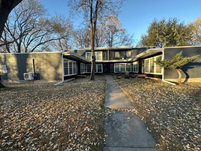 Building Photo - 3130 James St