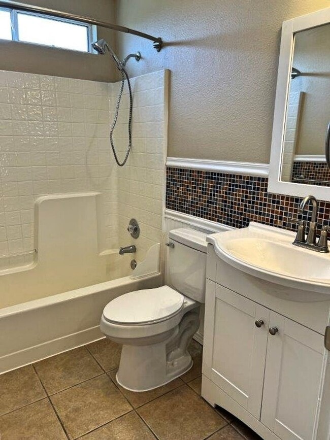 Building Photo - Modern 4 Bedroom 3 Bath Close to Marina Suisun City *Star Rentals