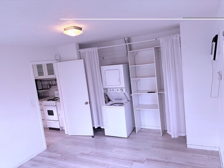 Building Photo - 919 Michigan Ave