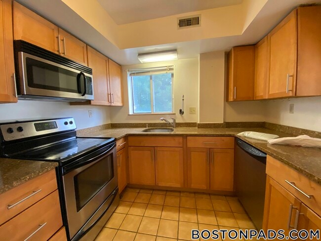 Building Photo - 345 Franklin St