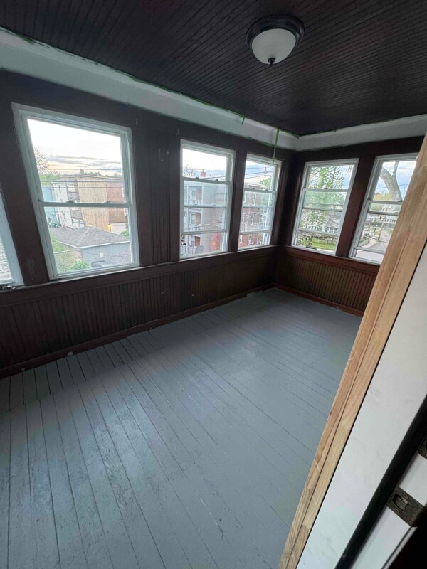 Building Photo - 12 Lucretia Ave