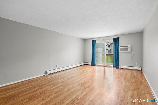 Building Photo - 35 Carillon Dr