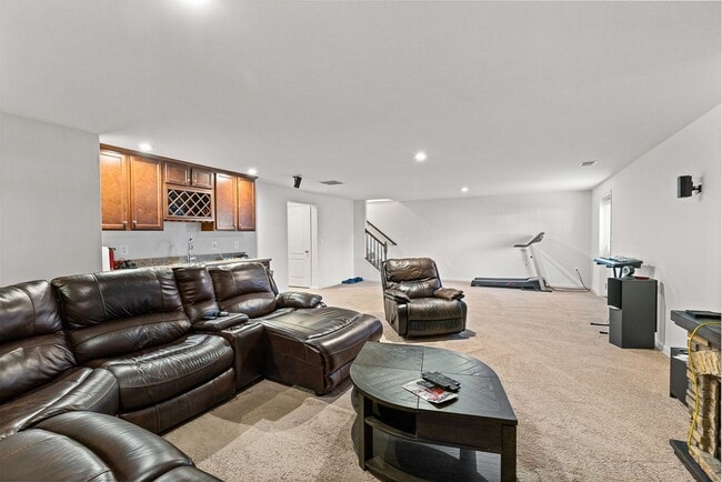Building Photo - EMBREY MILL - STAFFORD - HUGE 6 BEDROOM HOME