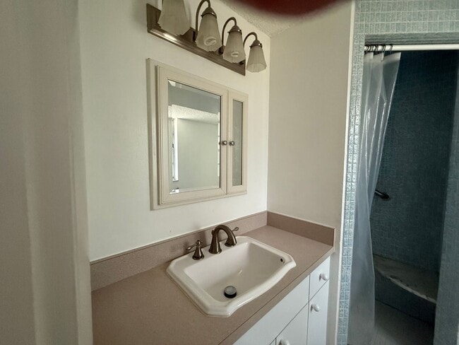 Building Photo - Charming 3-Bedroom, 2-Bath Home in the Hea...