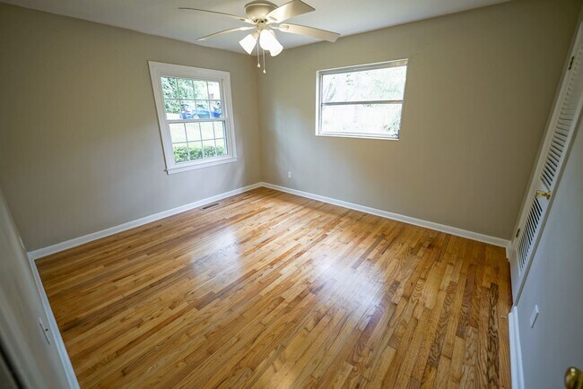 Building Photo - Sublease: Available 7/22/25 Beautiful 4/2 ...