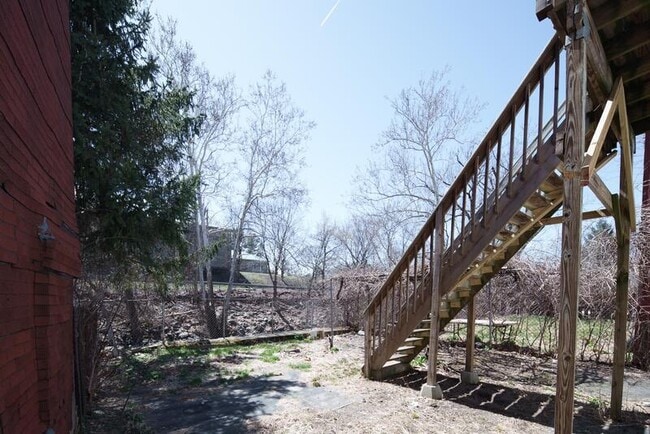 Building Photo - 114 Ida St