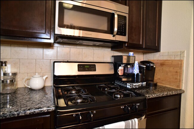 Building Photo - 6246 Viale Del Sol Ave