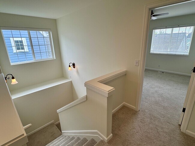 Building Photo - Desirable Poulsbo Place cottage...now avai...