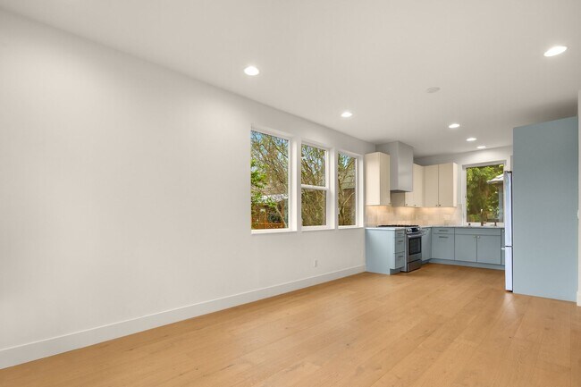 Building Photo - Gorgeous Urban Madrona 3-bedroom home
