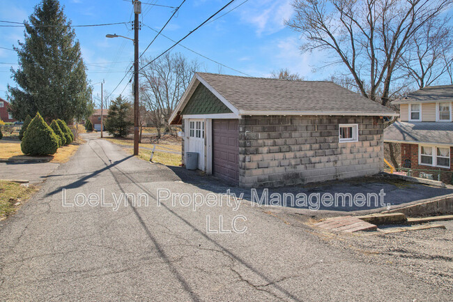 Building Photo - 36 Hawthorne Ave