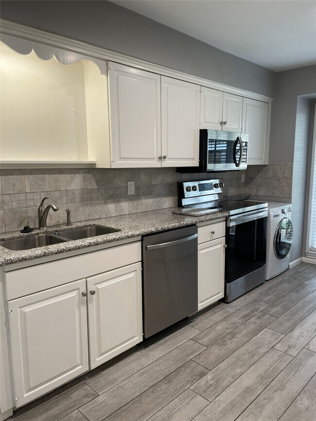 Building Photo - 6307 Del Monte Dr