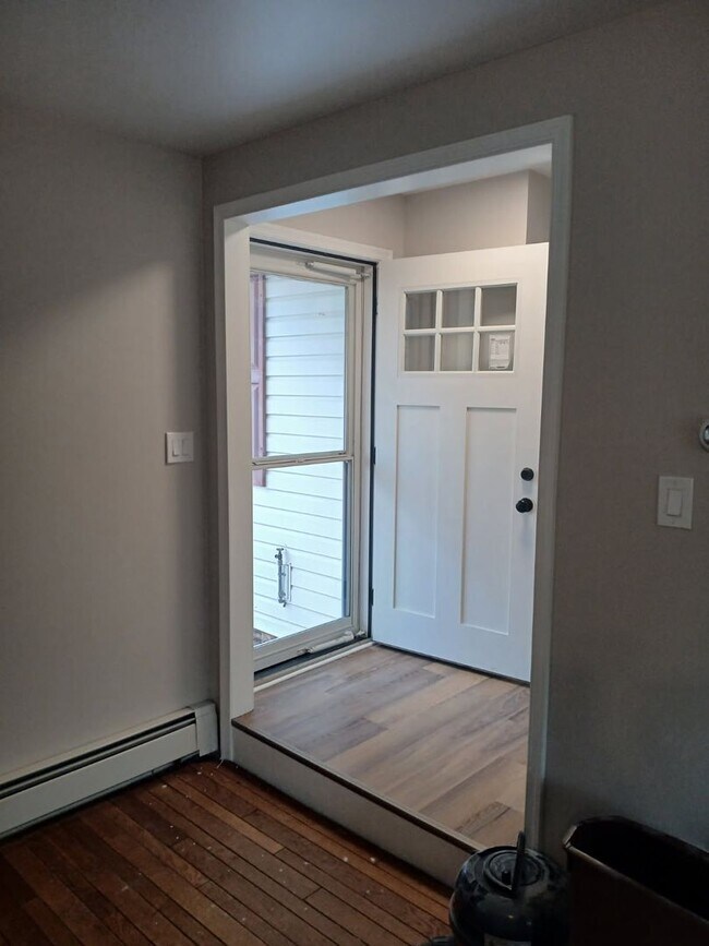 Building Photo - SPACIOUS RENOVATED FARMHOUSE AVAIL. FOR RENT!