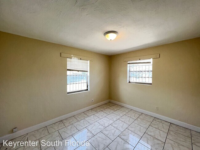 Building Photo - 2 br, 1 bath House - 740 NW 4th Street