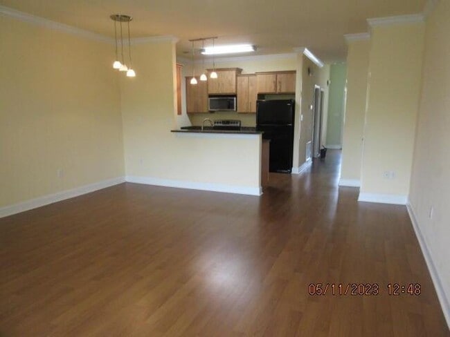 Building Photo - Upgraded End-Unit Townhome Minutes From Eglin AFB