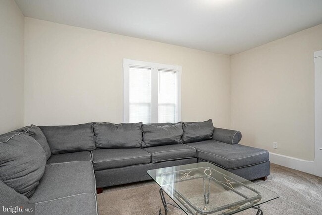 Building Photo - 20 Dickinson St