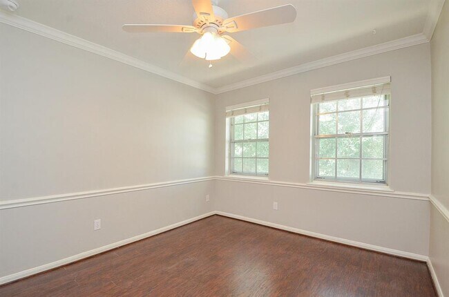 Building Photo - 940 Wycliffe Dr