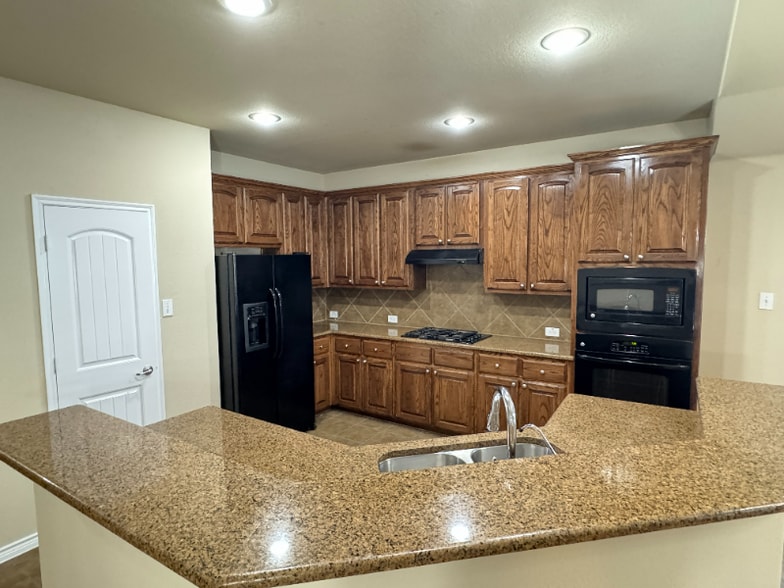 Building Photo - 10509 Sandy Mountain Dr