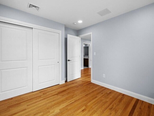 Building Photo - 165 Hartford St