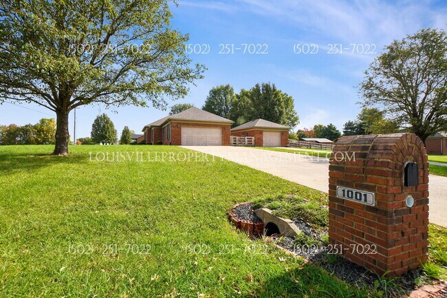 Building Photo - 1001 Navajo Dr
