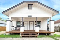 Building Photo - 2304 Chapman St